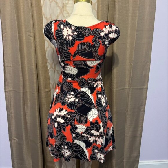 Floral Sleeveless Dress in Red and Black, size M - Picture 2 of 2